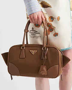 Prada Re-Edition 1978 средняя сумка из нейлона Re-Nylon и кожи Saffiano с двумя ручками Cork Beige - фото 2