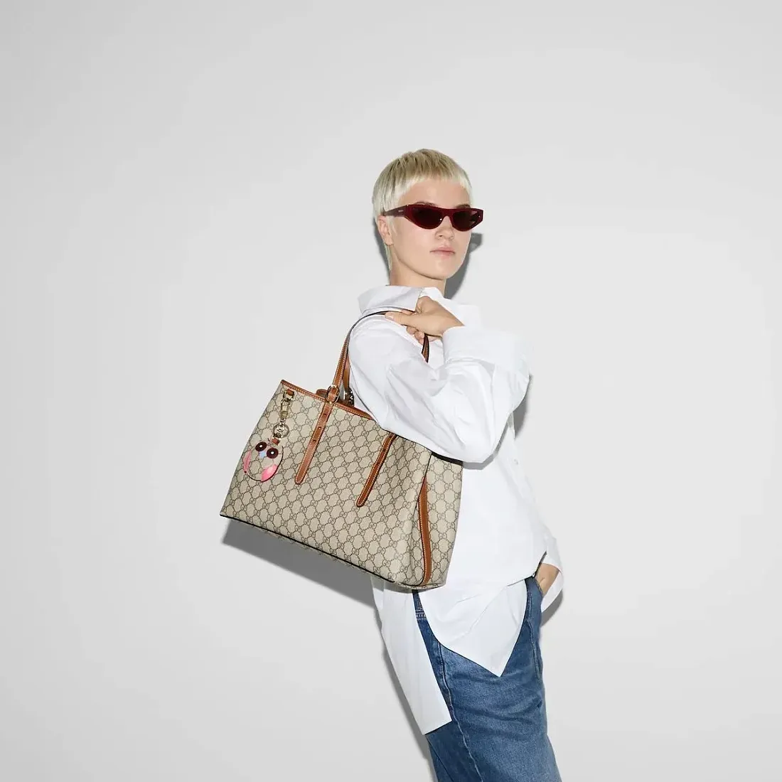 Gucci Сумка-тоут среднего размера с эмблемой GG Brown - фото 2