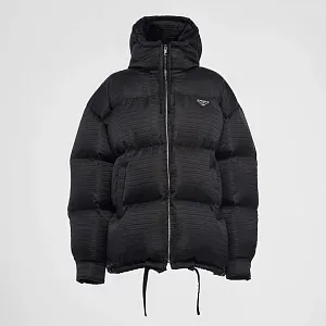 Prada Пуховая куртка с капюшоном из Re-Nylon - фото 1