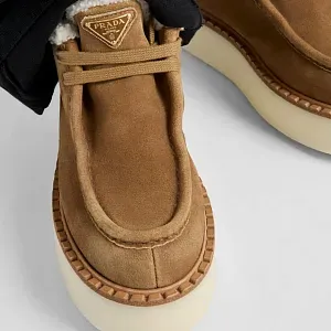 Prada Ботинки чукка из замши - фото 7