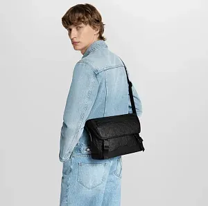 Louis Vuitton Мессенджер Voyager PM - фото 7