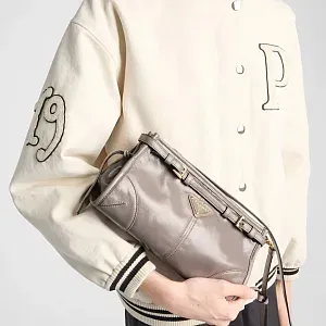 Prada Маленькая кожаная сумка через плечо Pewter - фото 8