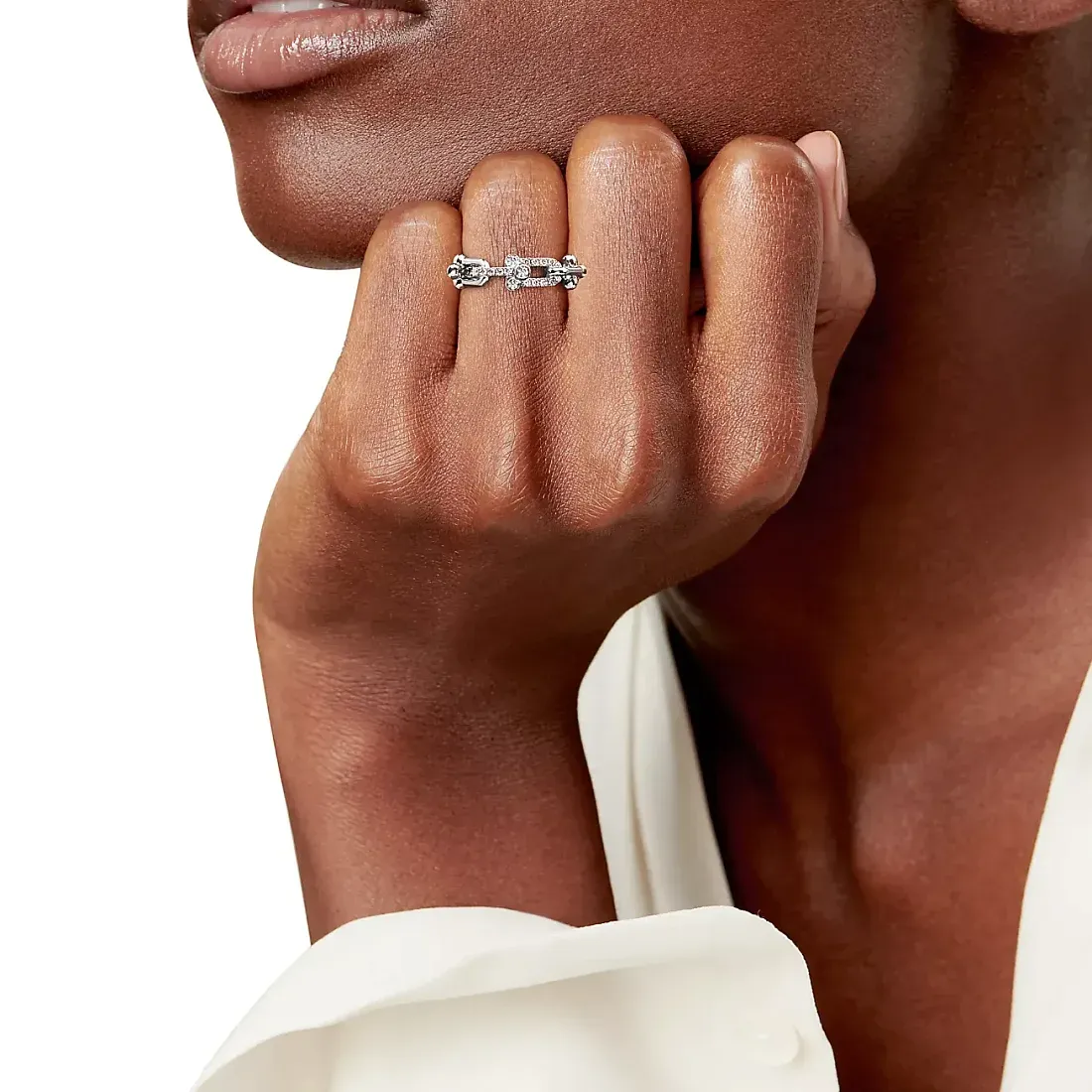 Tiffany & Co. Кольцо HardWear Small Link Ring with Diamonds White Gold - фото 2