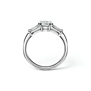 Tiffany & Co. Помолвочное кольцо Trois pierres Engagement Ring with Baguette Side Stones in Platinum - фото 5