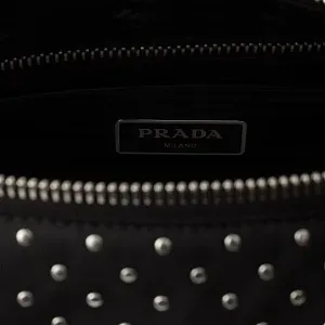 Prada Сумка на плечо из Re-Nylon с заклепками - фото 5