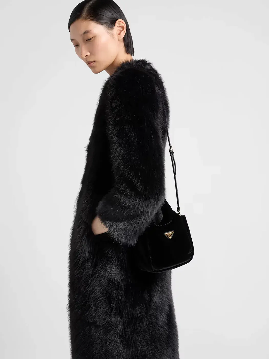 Prada Мини-сумка из вельвета с мягкой подкладкой - фото 8