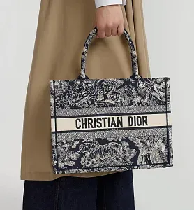 Dior Сумка Book Tote reverse embroidery среднего формата - фото 2