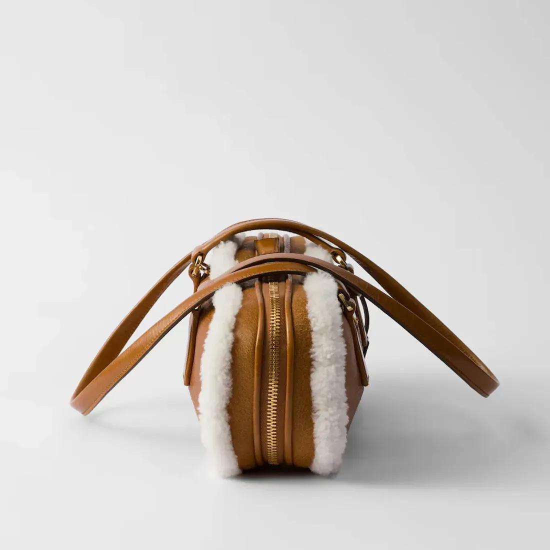 Prada Средняя сумка с двумя ручками из овчины - фото 3