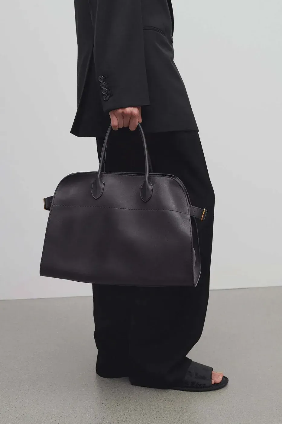 The Row Сумка Soft Margaux 17 из кожи Black - фото 2