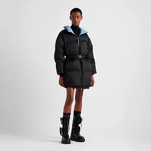 Prada Пуховое пальто с капюшоном из габардина Re-Nylon - фото 2