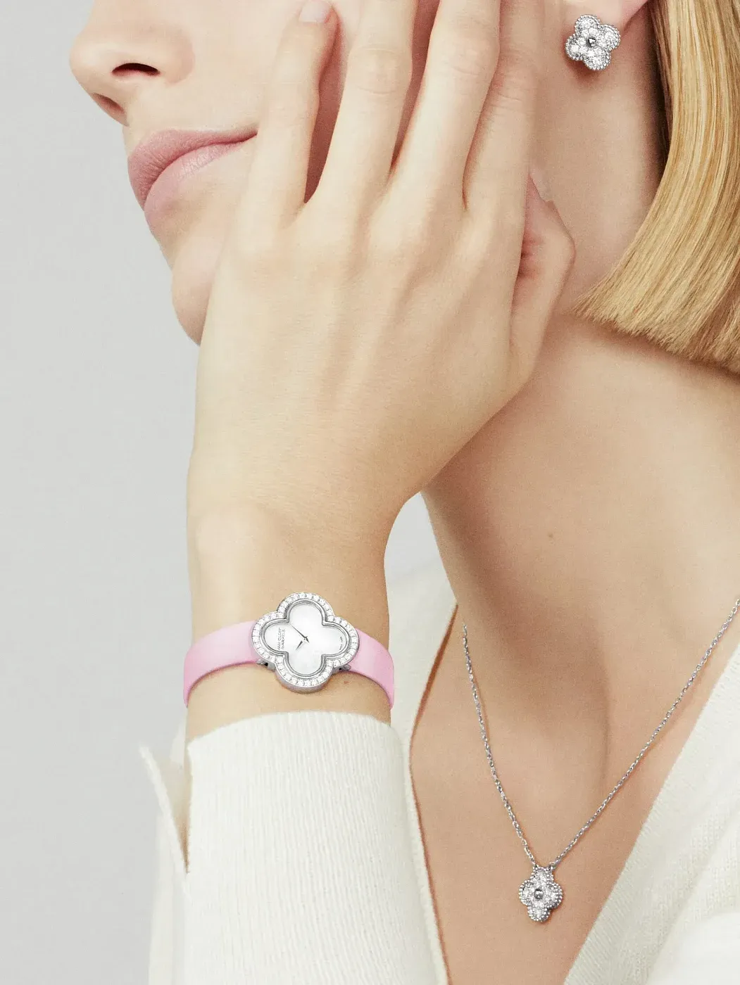 Van Cleef & Arpels Подвеска Vintage Alhambra White Gold - фото 2