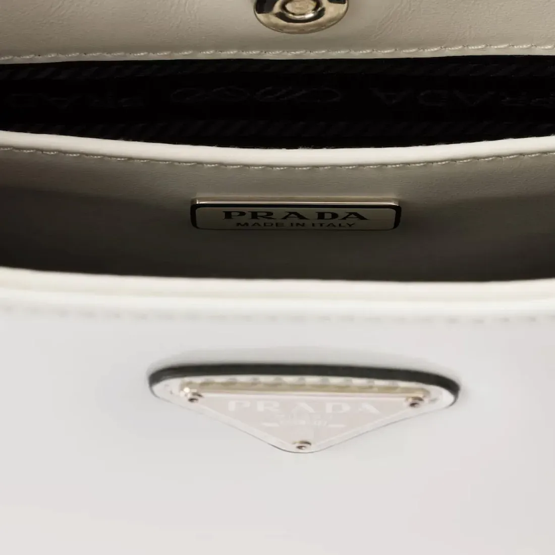 Prada Сумка Cleo из лакированной кожи White - фото 6