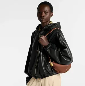 Louis Vuitton Поясная сумка Low Key Cognac - фото 4
