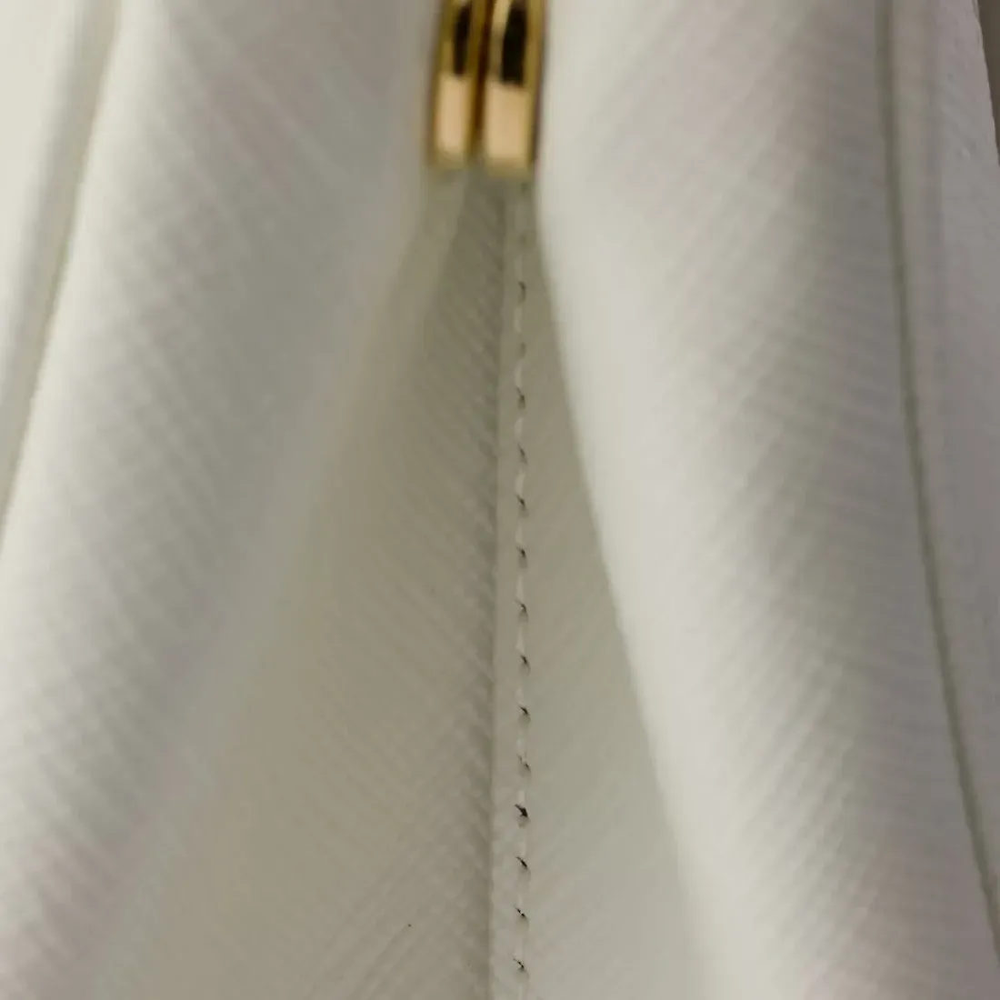 Prada Мини-сумка Galleria из лакированной сафьяновой кожи White - фото 5