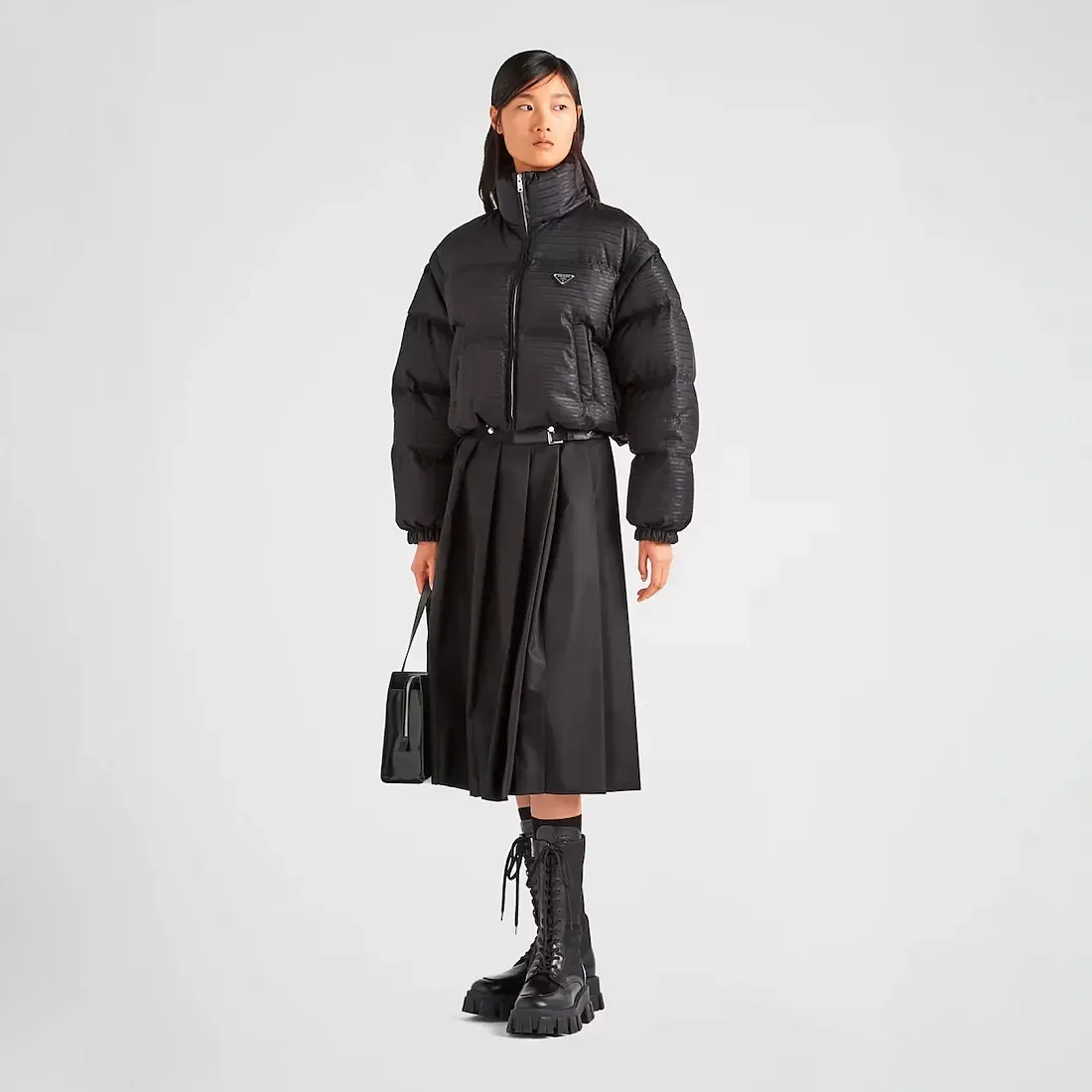 Prada Укороченная пуховая куртка с капюшоном из Re-Nylon - фото 2
