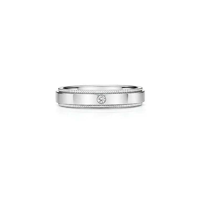 Обручальное кольцо Tiffany Together Milgrain Band Ring in Platinum with a Diamond, 4 mm Wide - фото 1