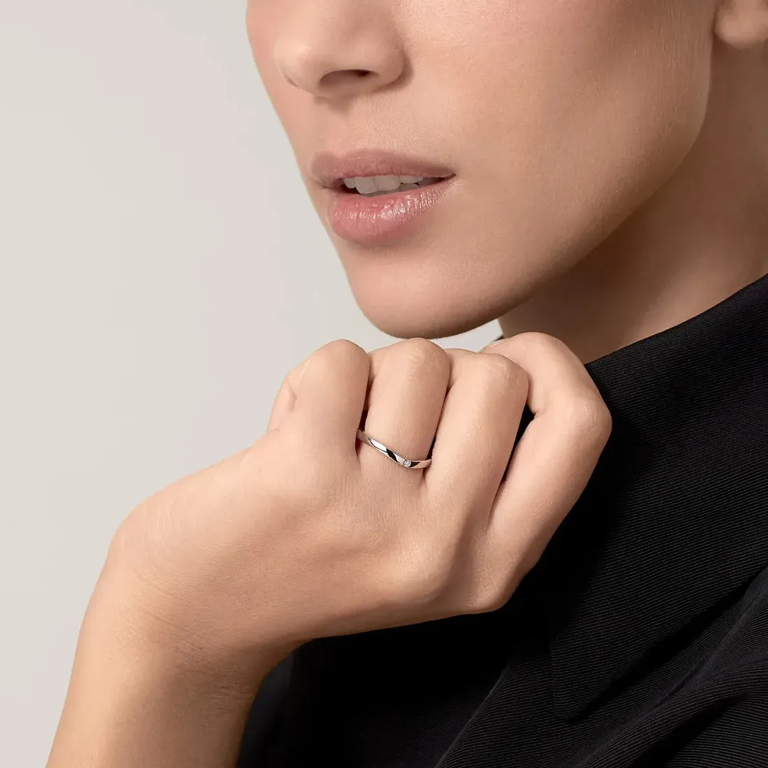 Cartier Обручальное кольцо c 3 бриллиантами Ballerine 2 мм - фото 4