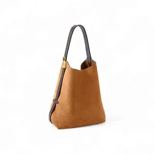 Louis Vuitton Сумка Low Key Hobo MM Rouge - фото 5