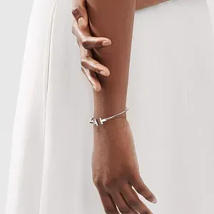 Tiffany & Co. Браслет T Narrow Wire Bracelet White Gold - фото 2