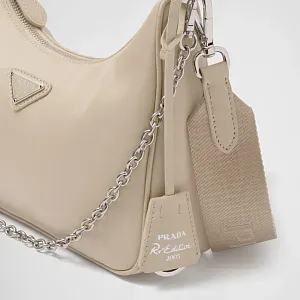 Prada Сумка Re-Edition 2005 из Re-Nylon Desert Beige - фото 7