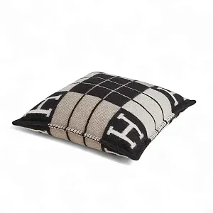 Hermès Подушка Avalon 52 см Ecru Noir - фото 2