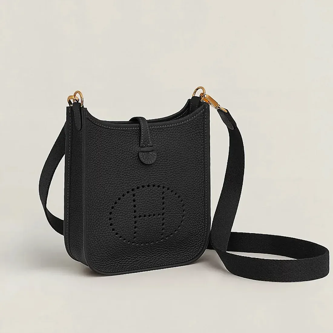Hermès Сумка Evelyne Mini 16 Black Clemence Gold Hardware - фото 3