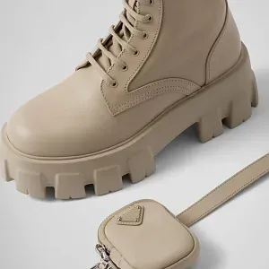 Prada Ботинки Monolith из кожи и Re-Nylon Desert Beige - фото 5