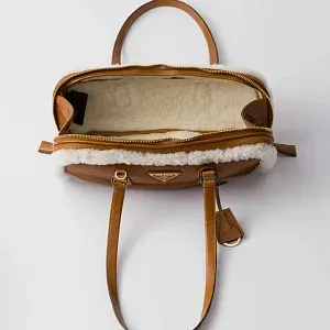 Prada Средняя сумка с двумя ручками из овчины - фото 4