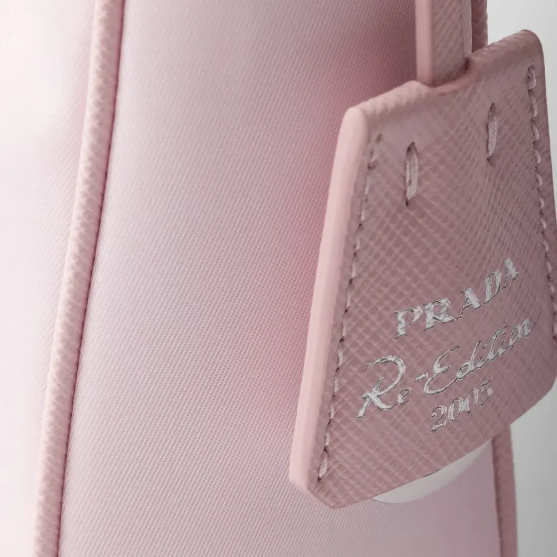 Prada Mини-сумка из Re-Nylon и сафьяновой кожи Re-Edition 2005 Alabaster Pink - фото 5