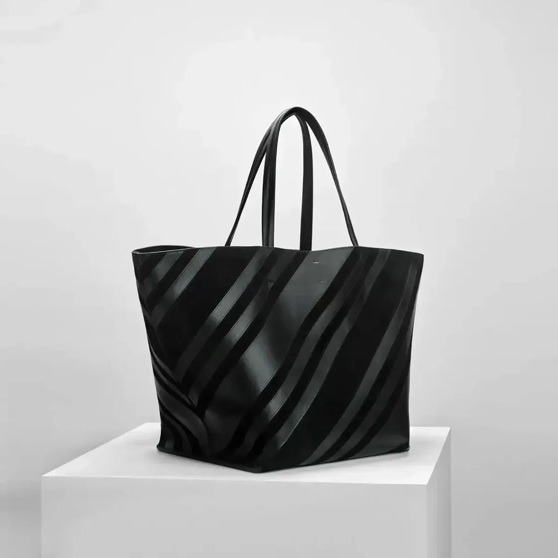 Phoebe Philo Сумка Cabas Black - фото 3