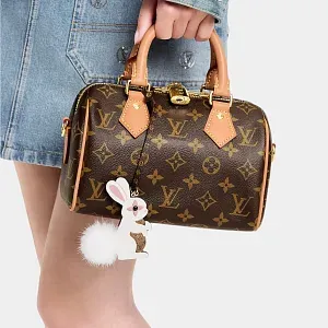 Louis Vuitton Брелок для сумки Furry Friend - фото 2