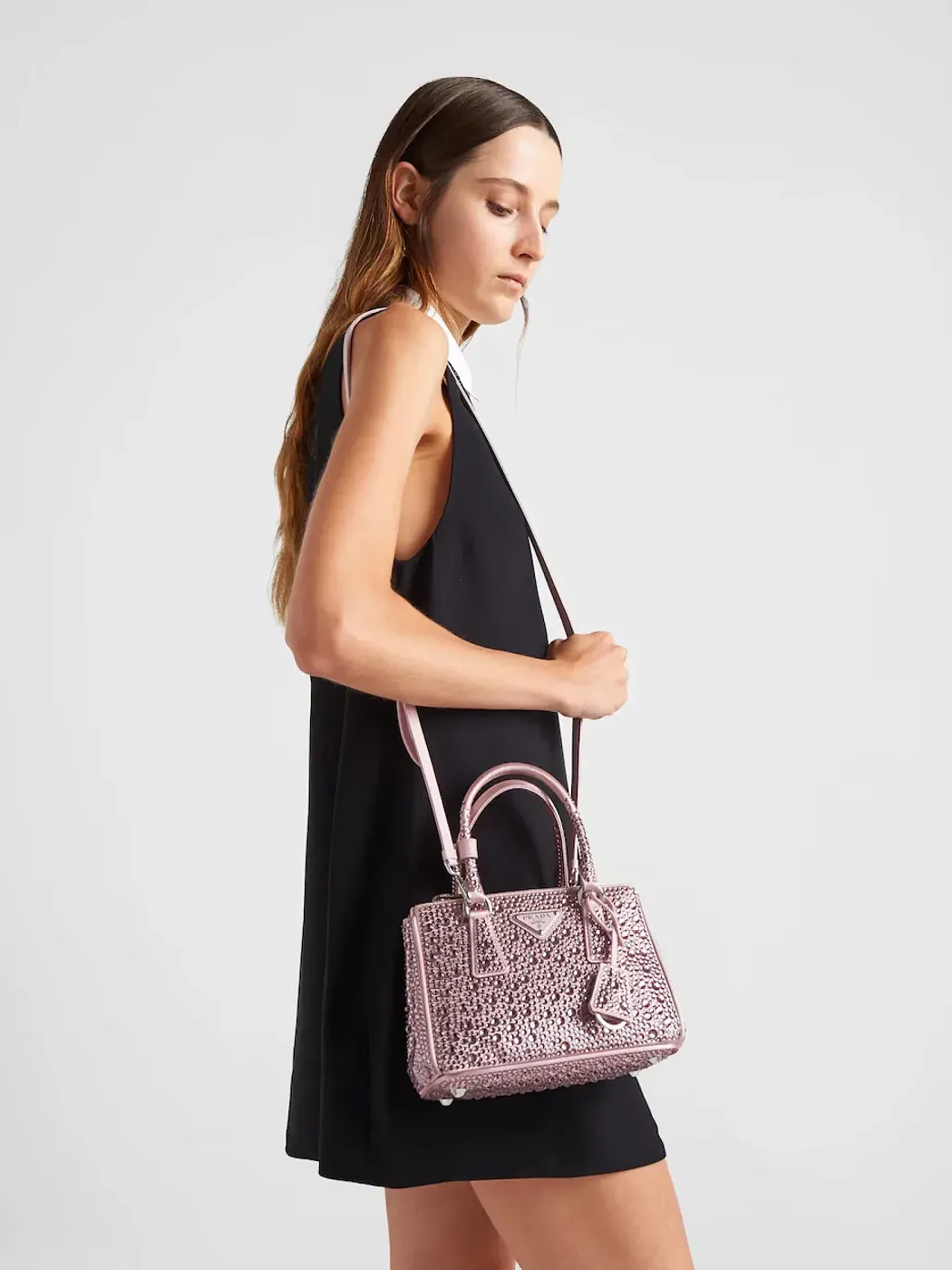 Prada Мини-сумка Galleria из атласа с кристаллами Alabaster Pink - фото 5