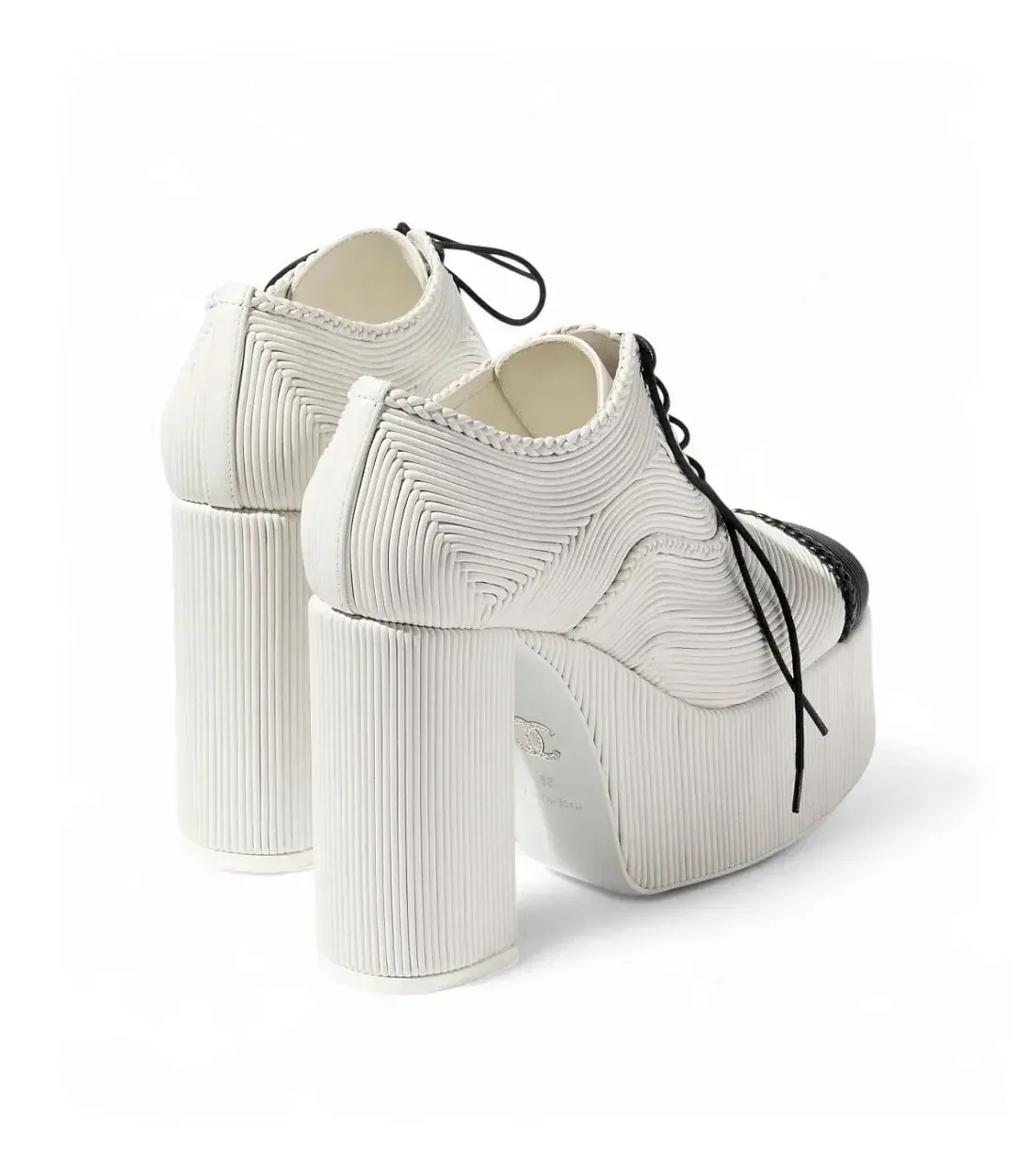 Chanel Кожаные туфли на шнуровке White/Black - фото 2