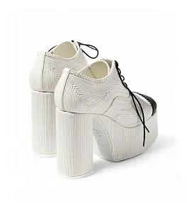 Chanel Кожаные туфли на шнуровке White/Black - фото 2