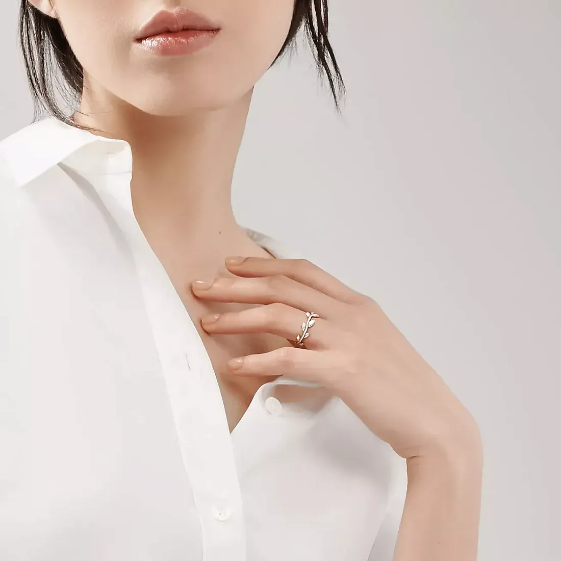 Tiffany & Co. Кольцо Paloma Picasso Olive Leaf Band Narrow Ring in Silver - фото 2