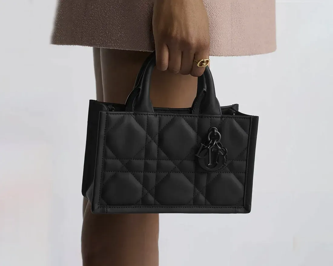 Dior Сумка Book Tote black matte calfskin мини-формата - фото 2