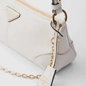 Prada Re-Edition 2002 cредняя кожаная сумка через плечо White - фото 4