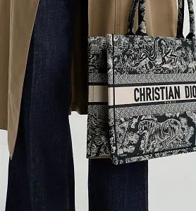 Dior Сумка Book Tote reverse embroidery среднего формата - фото 3