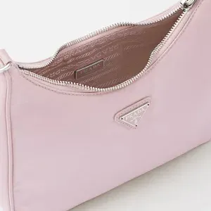 Prada Сумка Re-Edition 2005 из Re-Nylon Alabaster Pink - фото 7