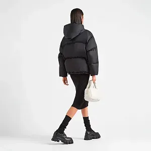 Prada Пуховая куртка с капюшоном из габардина Re-Nylon - фото 5