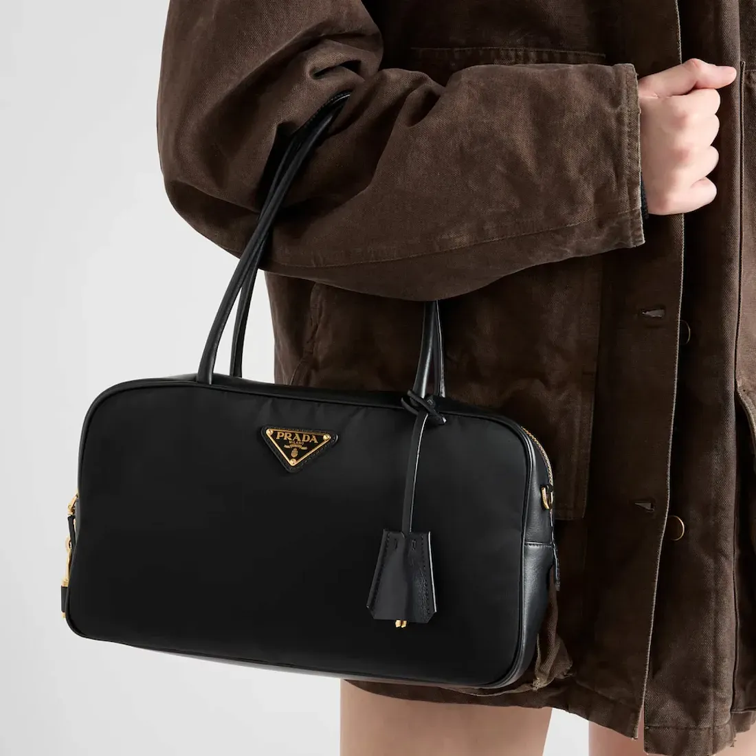Prada Средняя сумка с верхними ручками из материала Re-Nylon и кожи с замком - фото 8