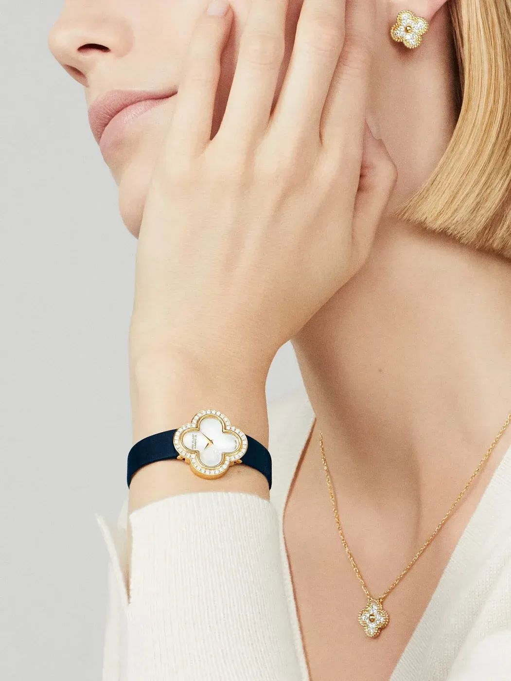 Van Cleef & Arpels Серьги Vintage Alhambra Yellow Gold - фото 2