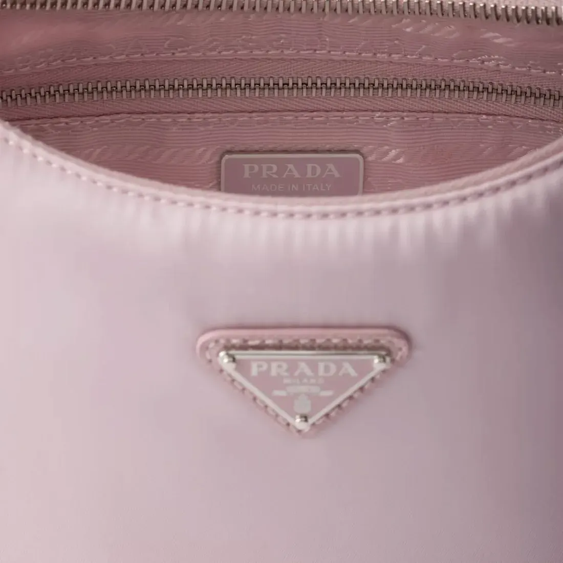 Prada Mини-сумка из Re-Nylon и сафьяновой кожи Re-Edition 2005 Alabaster Pink - фото 6