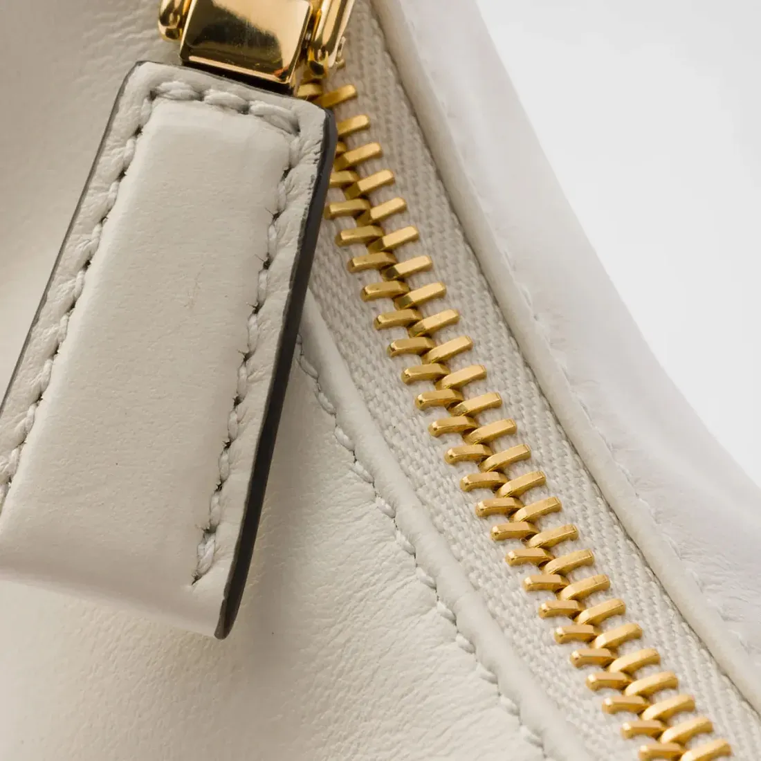 Prada Сумка Re-Edition 2005 из кожи White - фото 3