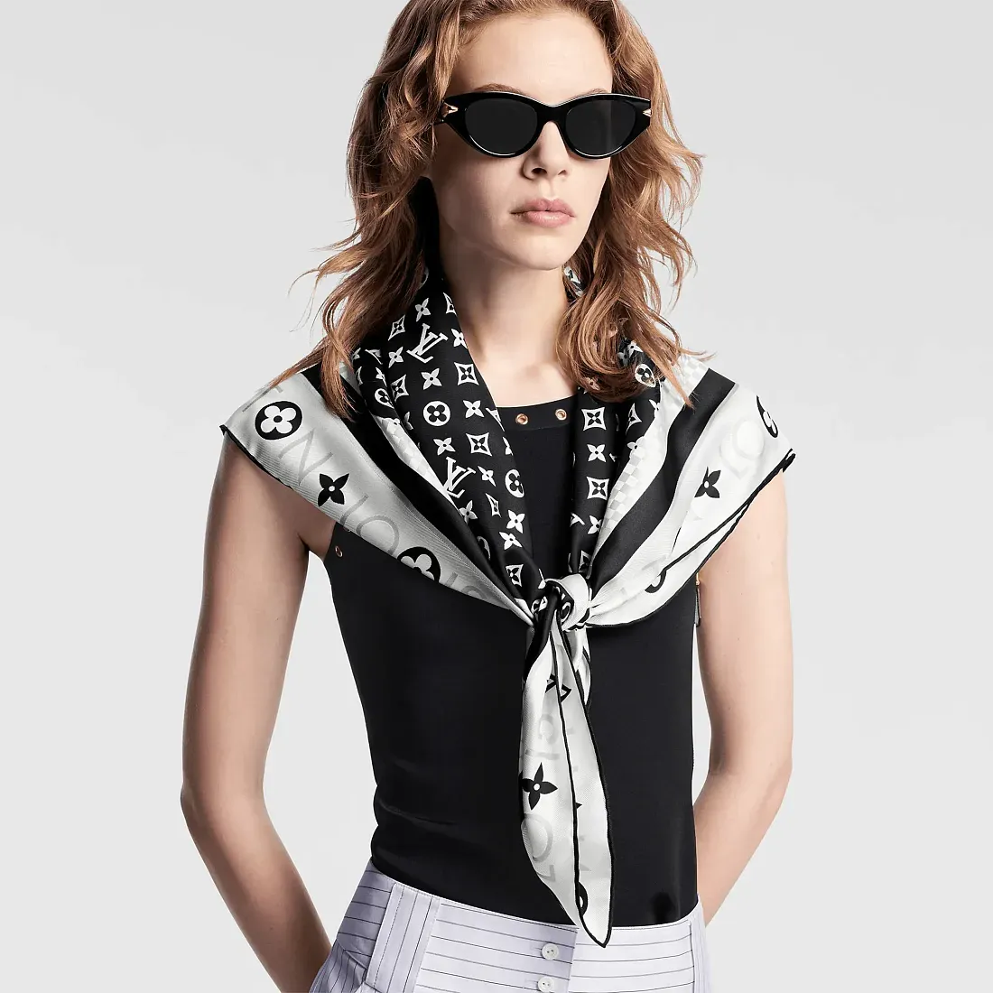 Louis Vuitton Платок-каре Monogram Infinity 90 Black - фото 2
