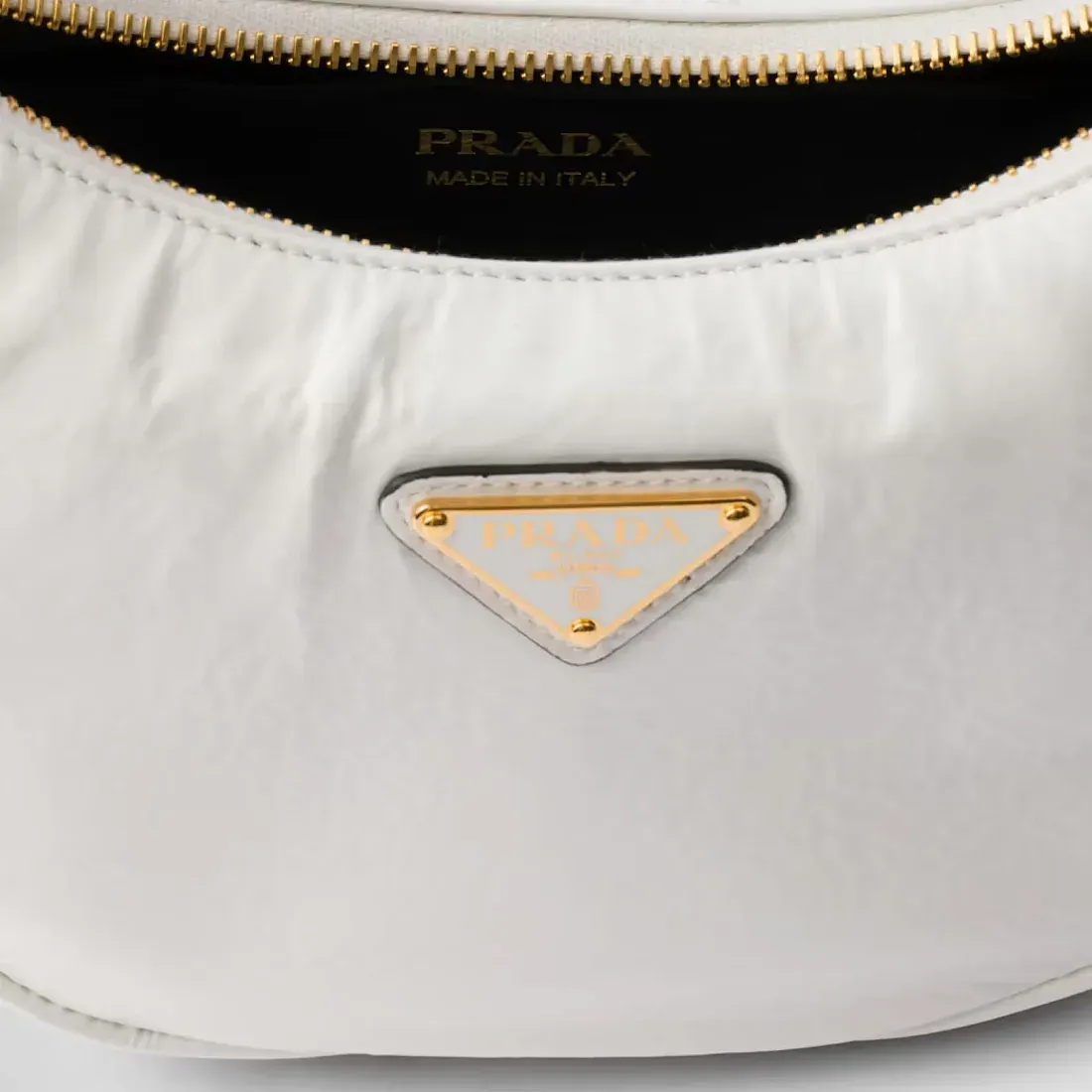 Prada Сумка на плечо Arque из лакированной кожи naplak White - фото 5