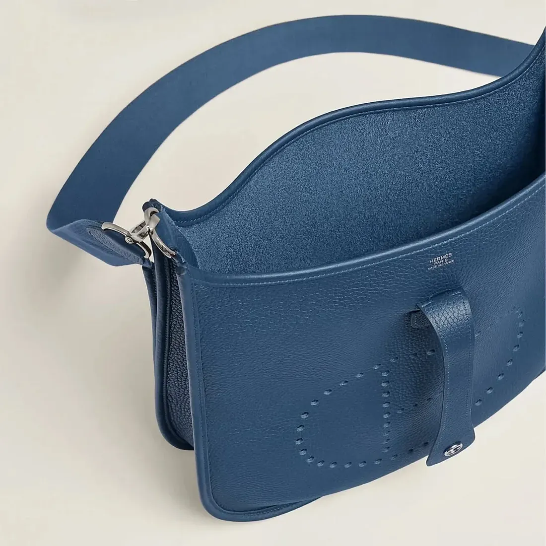 Hermès Сумка Evelyne 33 Bleu Tie Clemence Palladium Hardware - фото 3