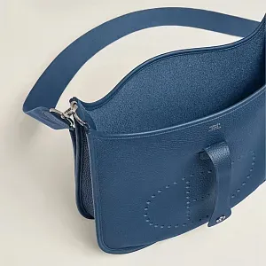 Hermès Сумка Evelyne 33 Bleu Tie Clemence Palladium Hardware - фото 3