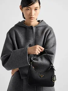 Prada Mини-сумка из Re-Nylon и сафьяновой кожи Re-Edition 2005 Black - фото 7