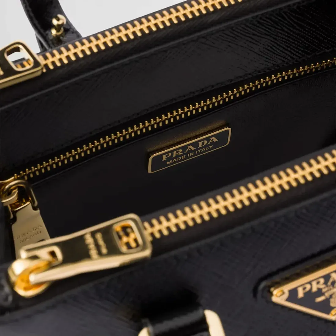 Prada Мини-сумка Galleria из лакированной сафьяновой кожи Black - фото 6